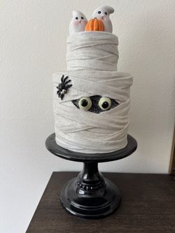 Large Halloween mummy decorative cake