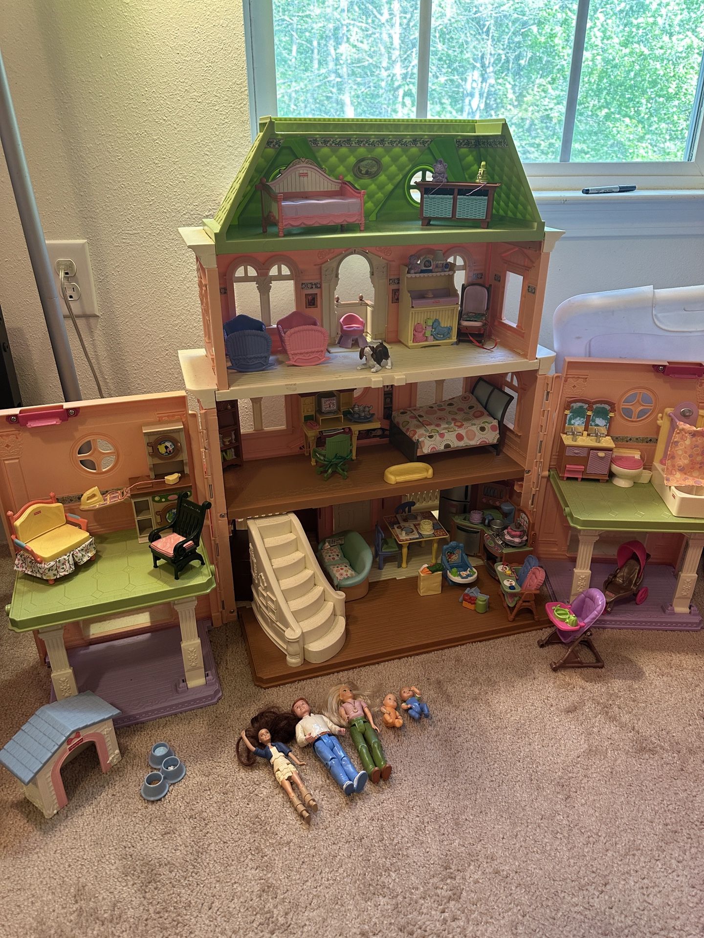 2008 Fisher Price Loving Family Doll House