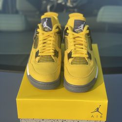 AIR JORDAN 4 “lightning “ Size 10.5