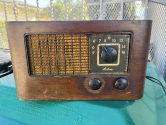 Vintage radio working condition