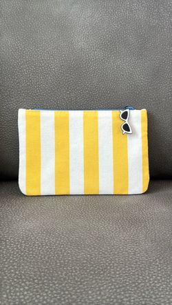 New Without Tags Ipsy Yellow Blue Sunglasses Charm Cosmetic Makeup Toiletry Pouch Bag