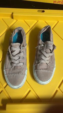 Canvas Low-Top Sneakers Size 7.5