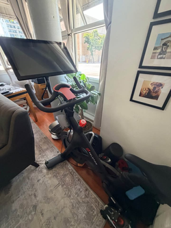 Peloton w/extras excellent condition -NEED TO SELL TODAY