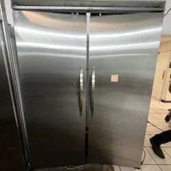 Viking 60”” Built In Refrigerator And Freezer 