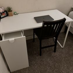 White Lärande IKEA Desk 