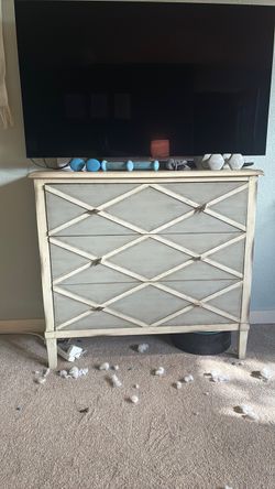 3 - drawer dresser