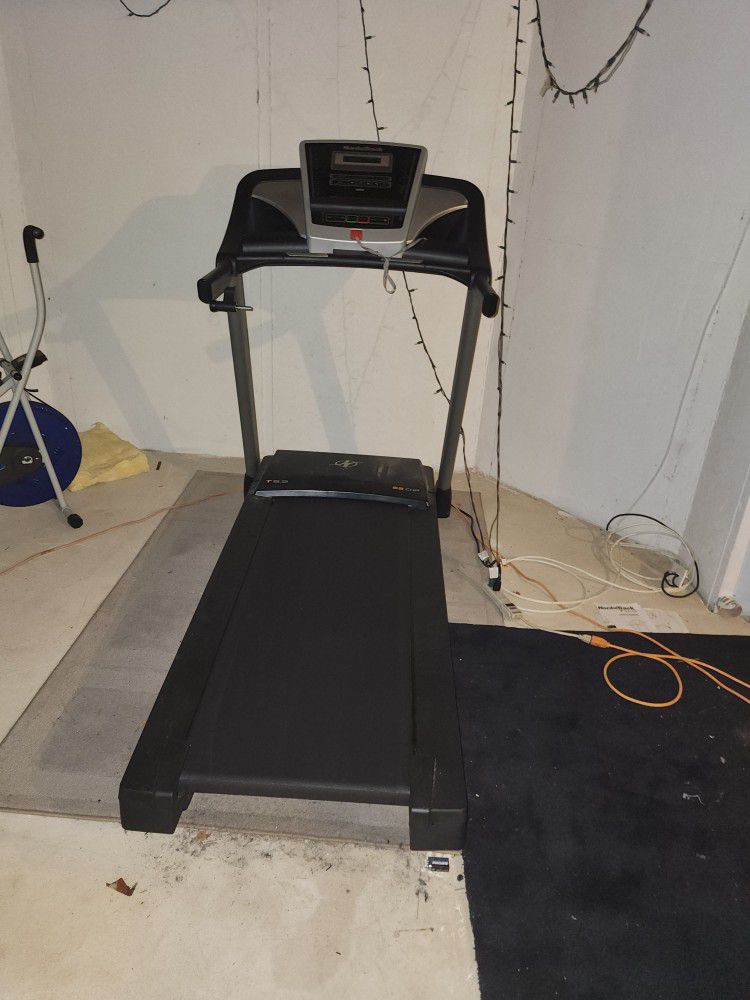 Nordic Track Foldable Treadmill 