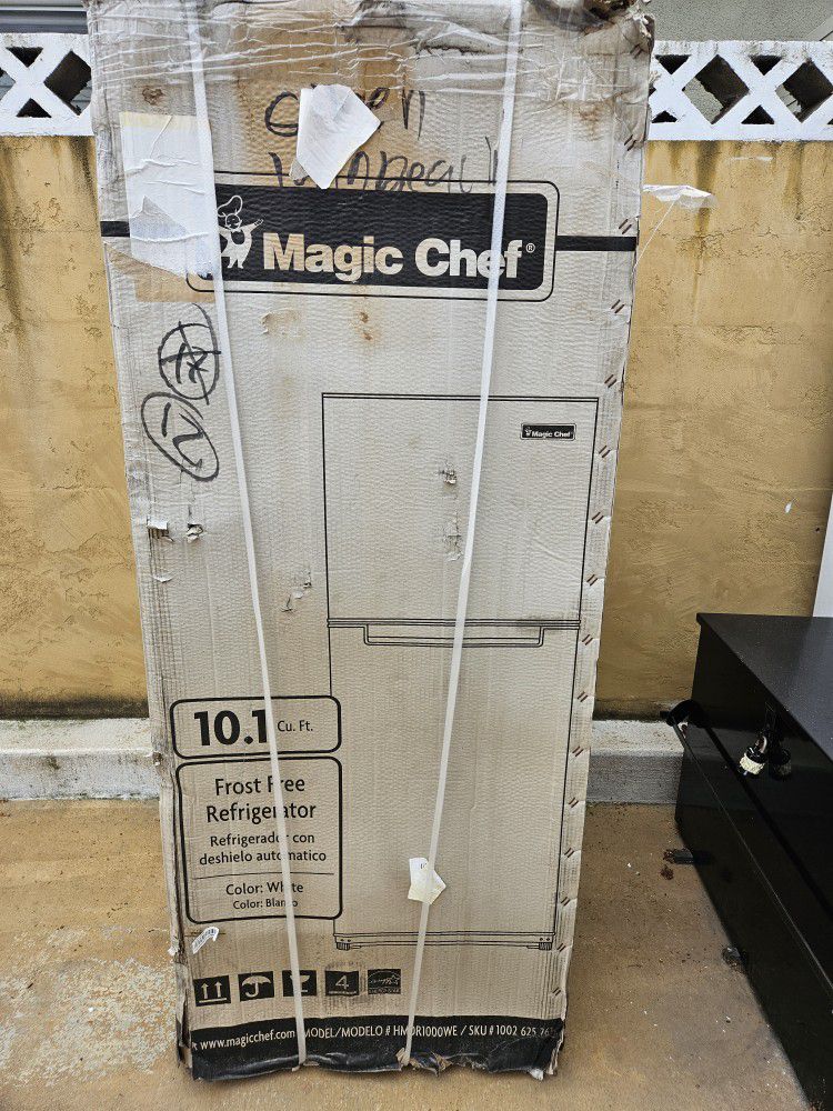 Magic Chef Tefrigerator And Freezer