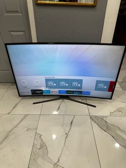 55” Samsung Curved Smart TV with Stand and remote