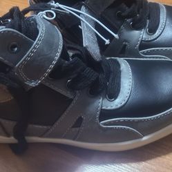 Kids Shoes  Boys   Size  13