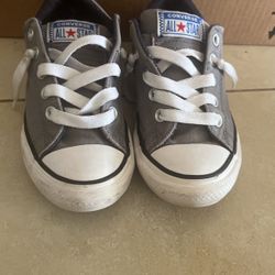 Unisex Converse Size 1y