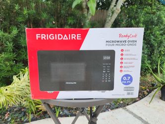 MICROWAVE FRIGIDAIRE EMW733-BLACK .7 CU. FT.