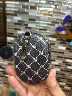 New!  Steve Madden key/coin pouch/bag clip In gray monogram "SM" logo pattern