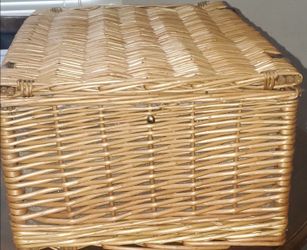 Picnic Time Wicker Picnic Basket – Complete 4‑Person Set – $50