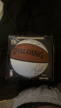 Signed basketball Gerald Wallace and Chris paul