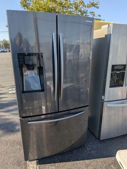 Samsung French door refrigerator/3 months of warranty and free local delivery