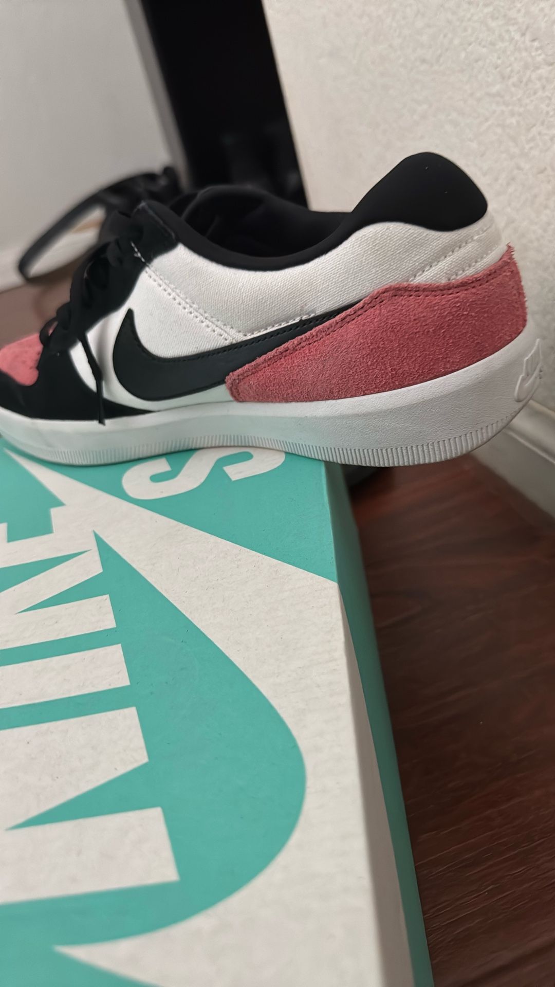 Size 11 shoe barely even warm good quality Nikes going for 65 bucks