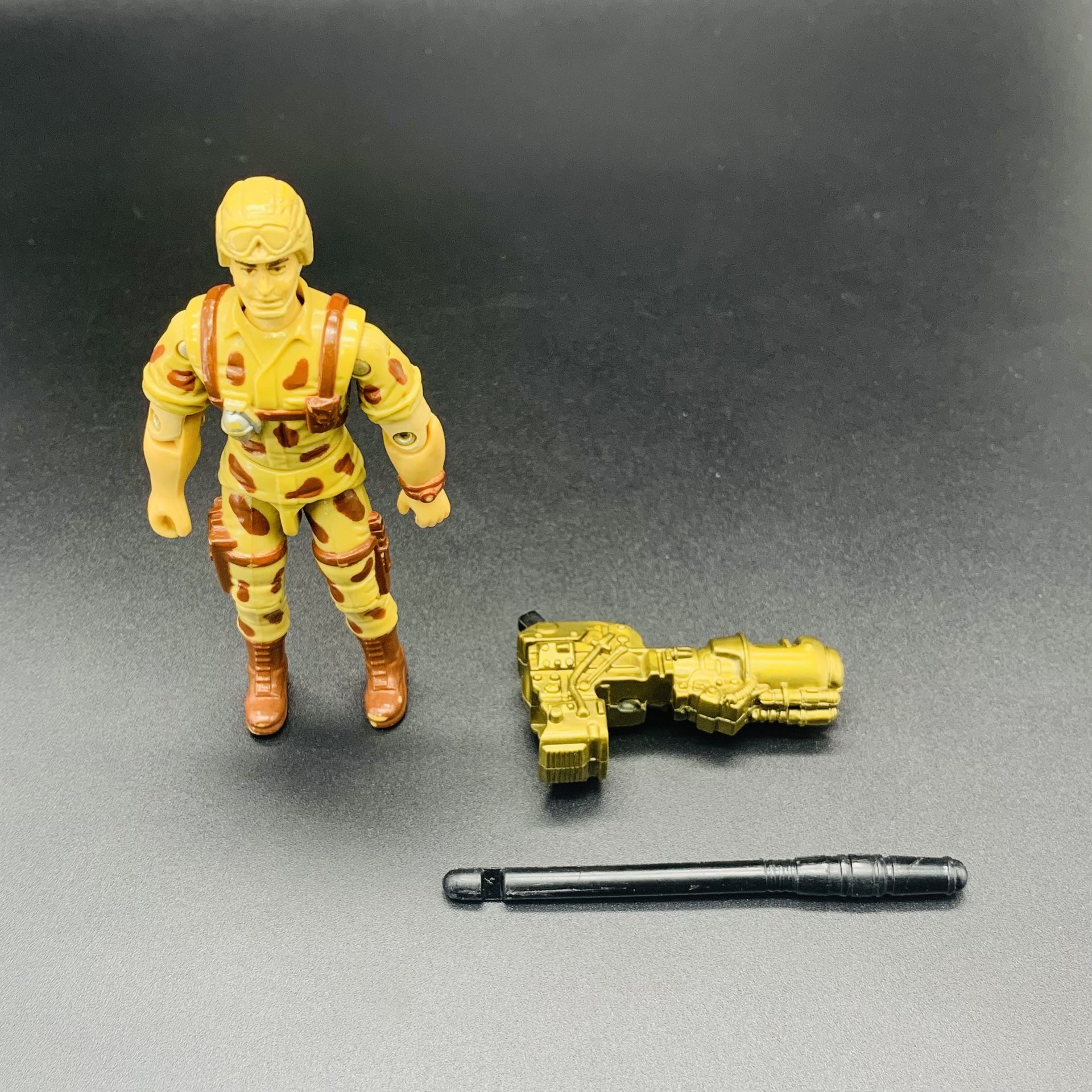 1993 Hasbro G.I. Joe Duke v4 Battle Commander with Missile Launcher and Missile Vintage USED