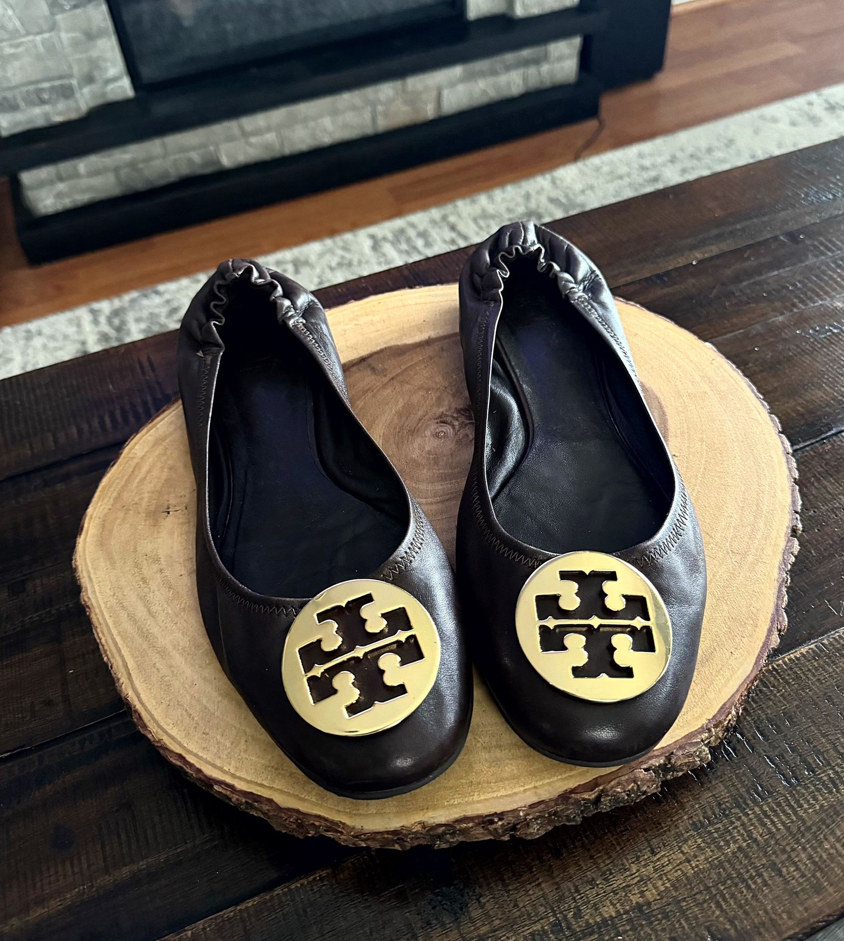 Women’s Tory Burch travel ballerina flats. Size 11. Retail $228. Color chocolate brown. Great condition amazing hardware condition.  