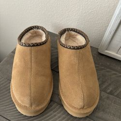 Bear Paw Platform Slippers Women’s 7