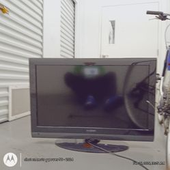 Insignia 32-in Flat Screen