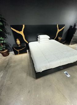 Beautiful modern black and gold bedroom set - headboard and nightstand- same day delivery 🚚