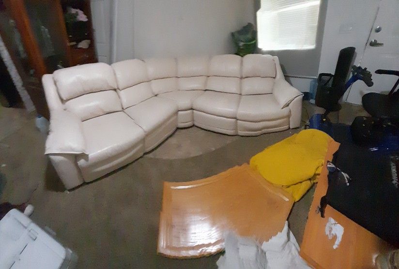  Lazyboy White Sectional With 2 Recliners