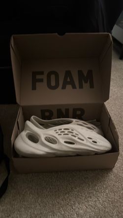 Yeezy Foam Runner (Bone)  SIZE: 9