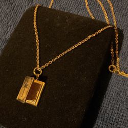 18” Goldtone Necklace With A Bible Locket Pendant 
