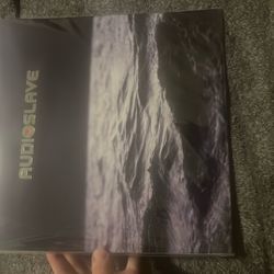 AUDIOSLAVE - "OUT OF EXILE" 