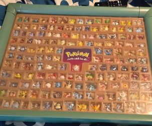 Hasbro 152 Original Pokemon Figures W/ Display Case SEALED - RARE POKÉMON GRAIL