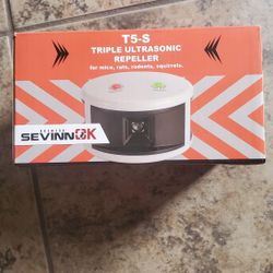 T5 - S Triple Ultrasonic Repeller for Mice , Rats , Rodents , Squirrels