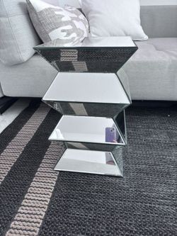**MIRRORED MODERN SIDE TABLE**