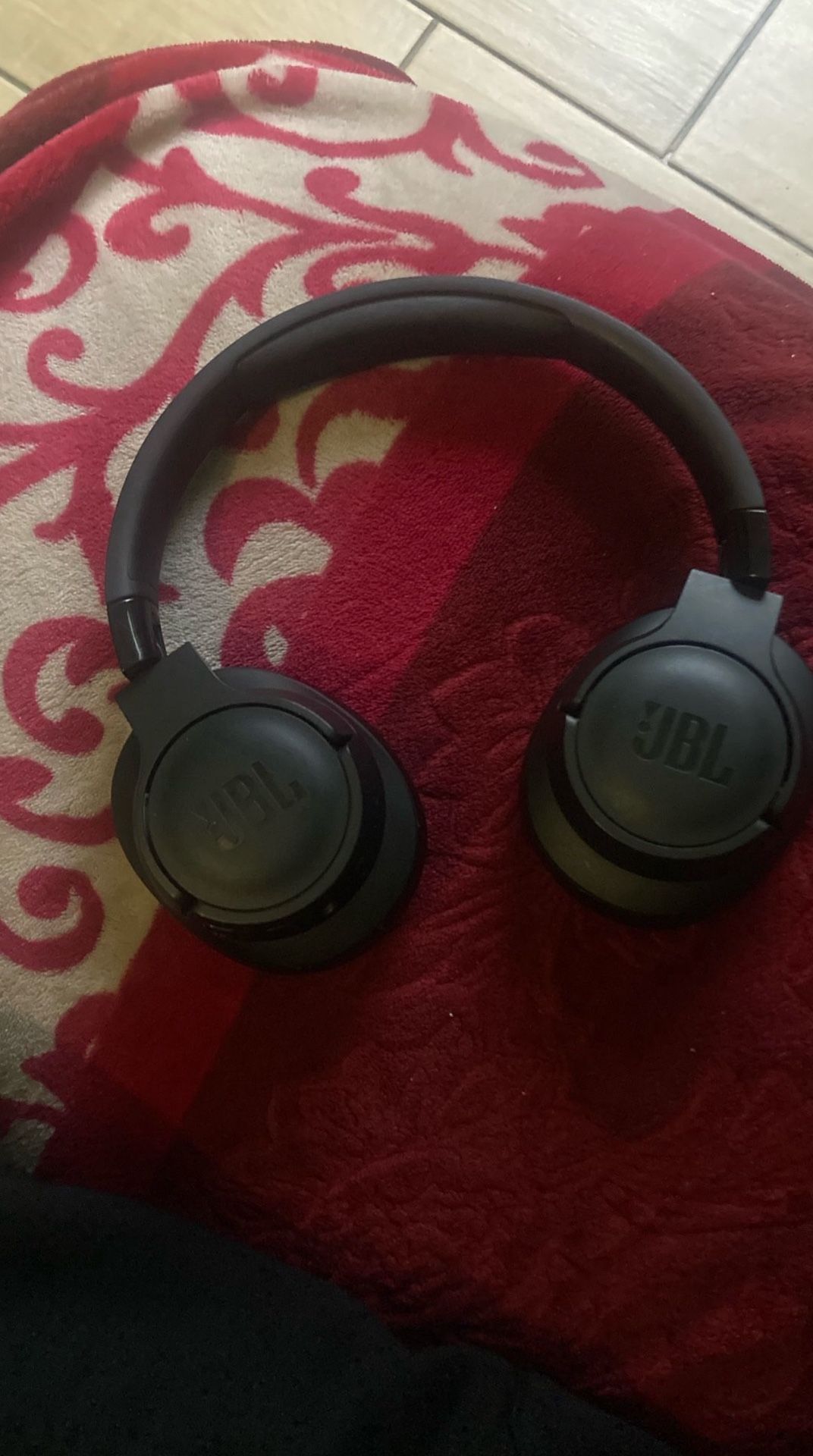 JBL Tune 770NC headphones