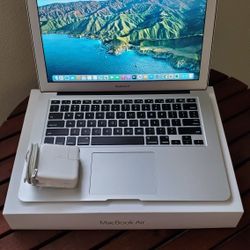 Macbook Air 2017 (13-inch, with Microsoft Office And Final Cut Pro)