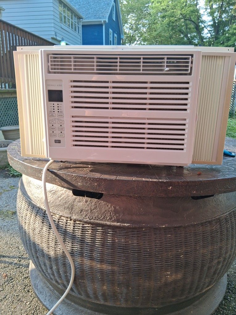 Air CONDITIONER 6,000 BTU