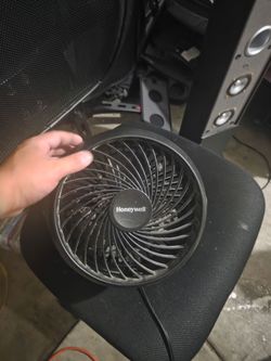 Black table top fan