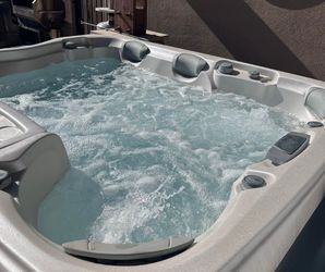 Sundance Marin Spa (Jacuzzi) – Purchased New in 2023