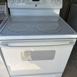 30” White Ge Glasstop Stove 