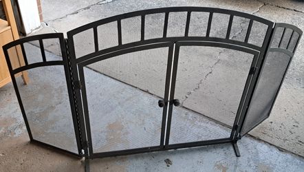 Fireplace screen gate