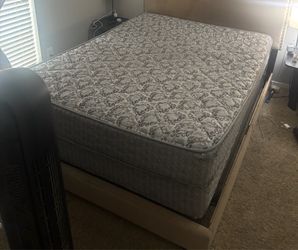 Queen size mattress set