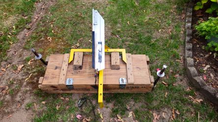 Clay pigeon thrower