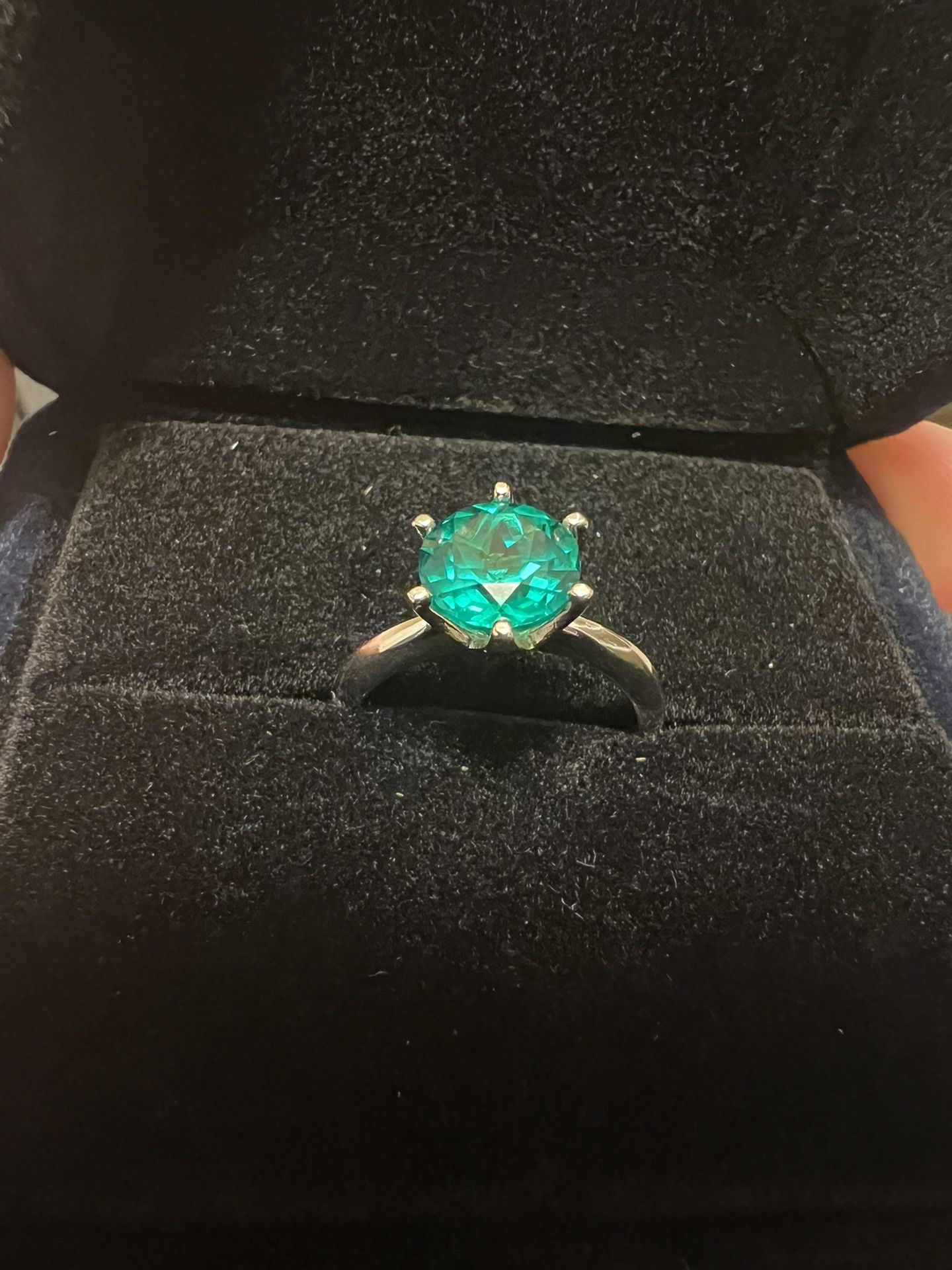 Woman’s 2 CT Emerald Sterling Silver Ring 