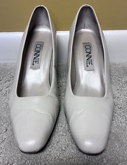 Women’s Leather Heels Size 7 Narrow By Connie