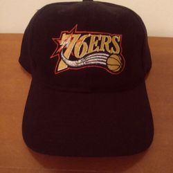 TOPPERS 1990s NBA PHILADELPHIA  76ers BLACK EMBROIDERED RETRO LOGO  STRAPBACK HAT CAP