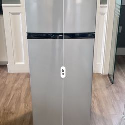 Frigidaire 21 in. 7.5 Cu. ft. Refrigerator, Platinum Series, Standard Door Style - Stainless Look