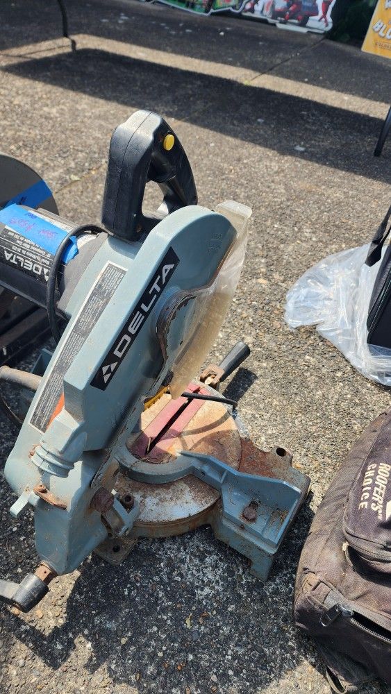 Delta 10-inch compound miter saw