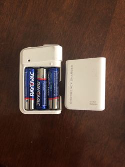 Emergency charger for iPhone or other USB devices uses 3 AAA batteries.