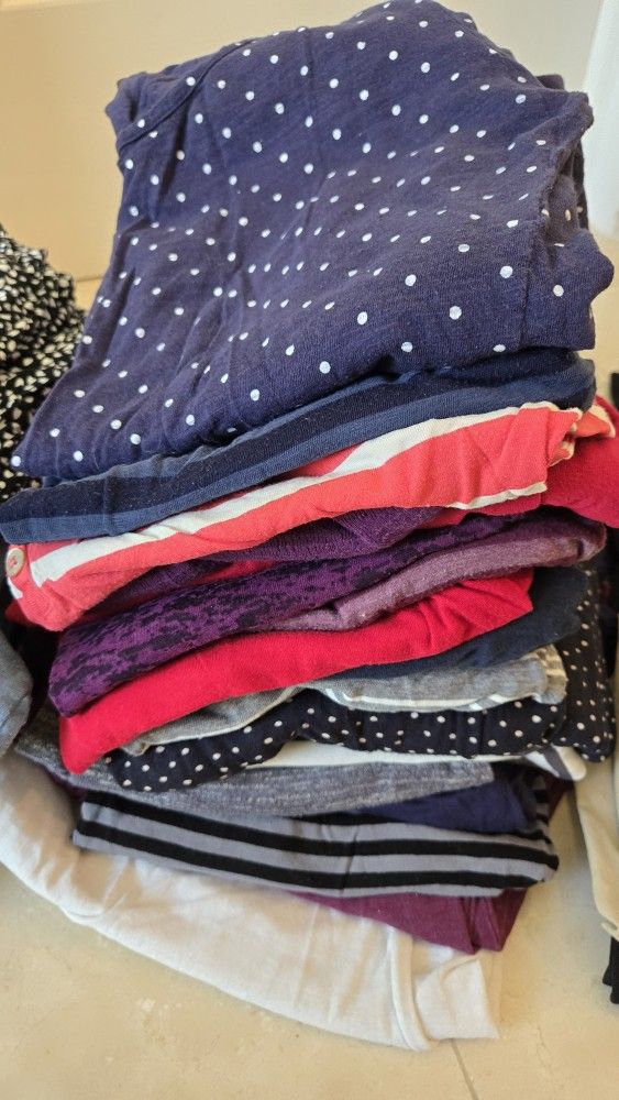 Maternity Clothes Size Small 35 Pieces