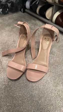 High heels sandals . Beige shoes. Size 7.5